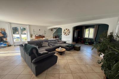 Propriété - 190 m² - 6 pièces