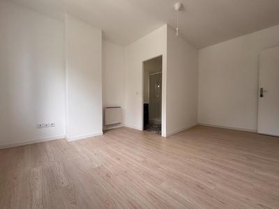 Maison - 300 m² - 15 pièces