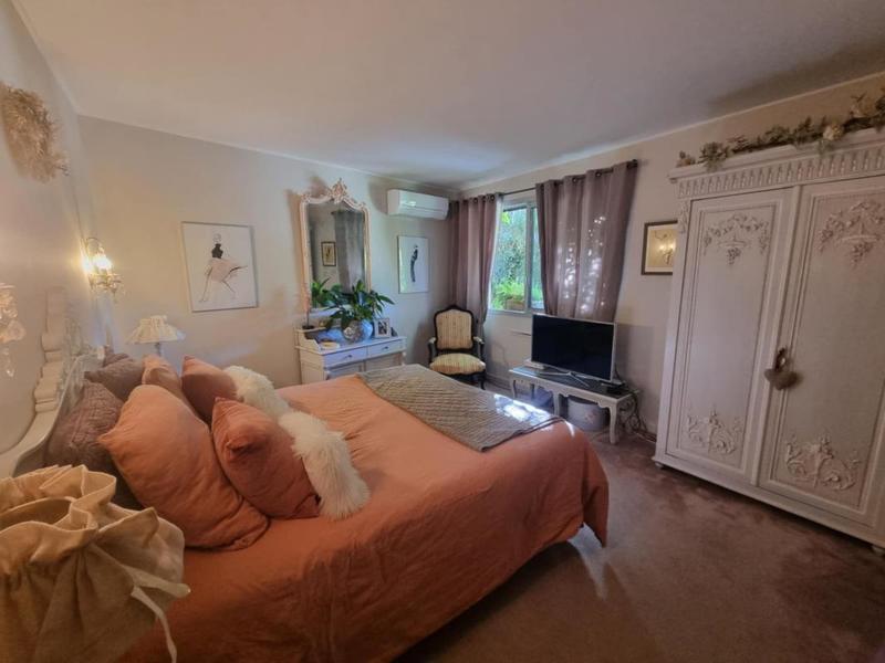 Maison - 256 m² - 5 pièces