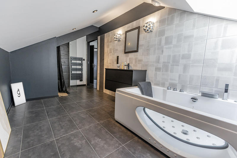 Maison - 208 m² - 6 pièces