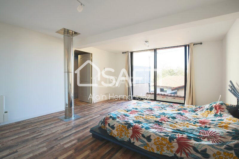 Maison - 250 m² - 5 pièces