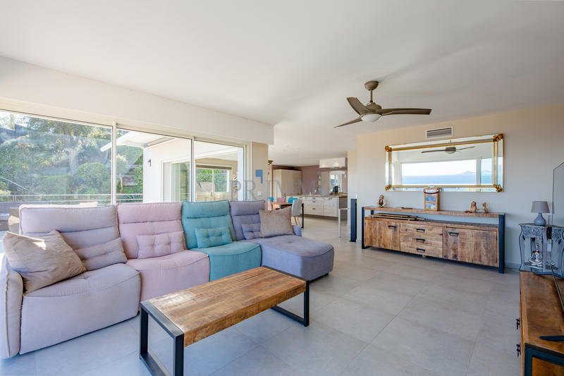 Maison - 261 m² - 7 pièces