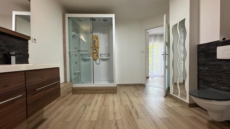 Maison - 200 m² - 7 pièces