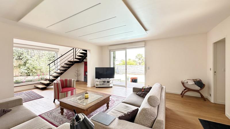 Maison - 221 m² - 7 pièces