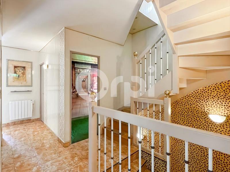 Propriété - 320 m² - 6 pièces