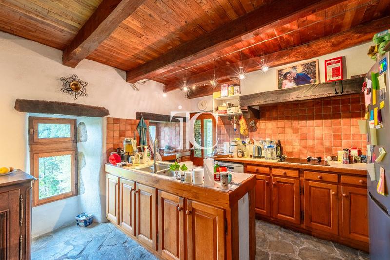 Maison - 205 m² - 8 pièces