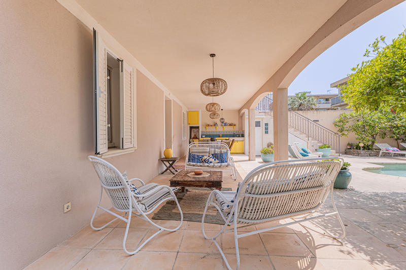 Maison - 245 m² - 7 pièces