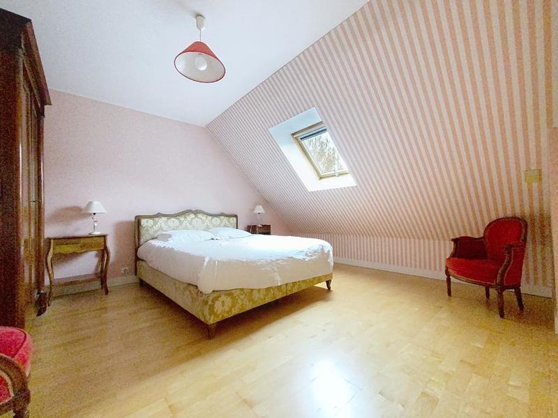 Maison - 242 m² - 5 pièces