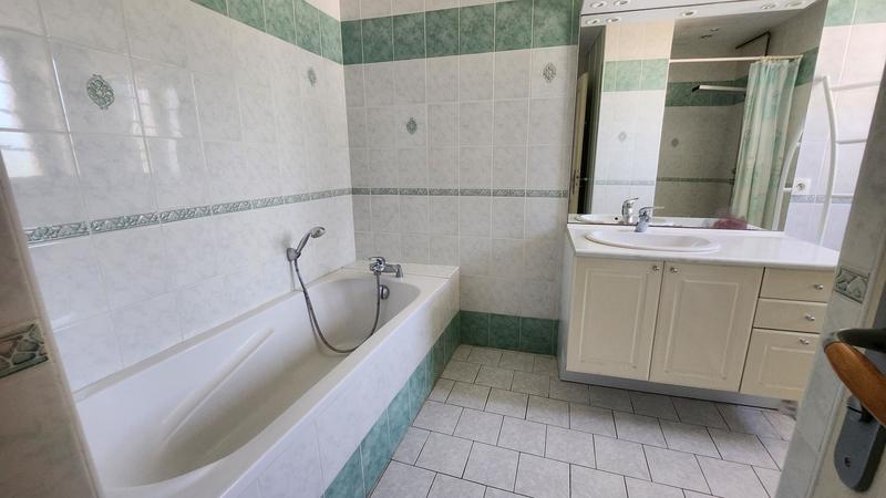 Maison - 270 m² - 16 pièces