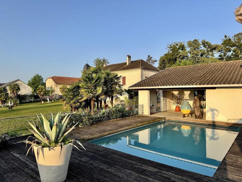 Maison - 365 m² - 8 pièces