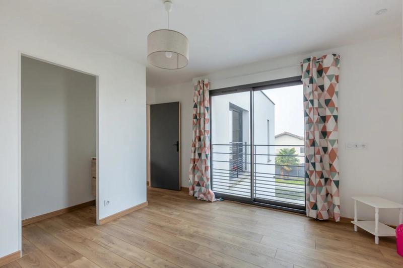 Maison - 246 m² - 8 pièces