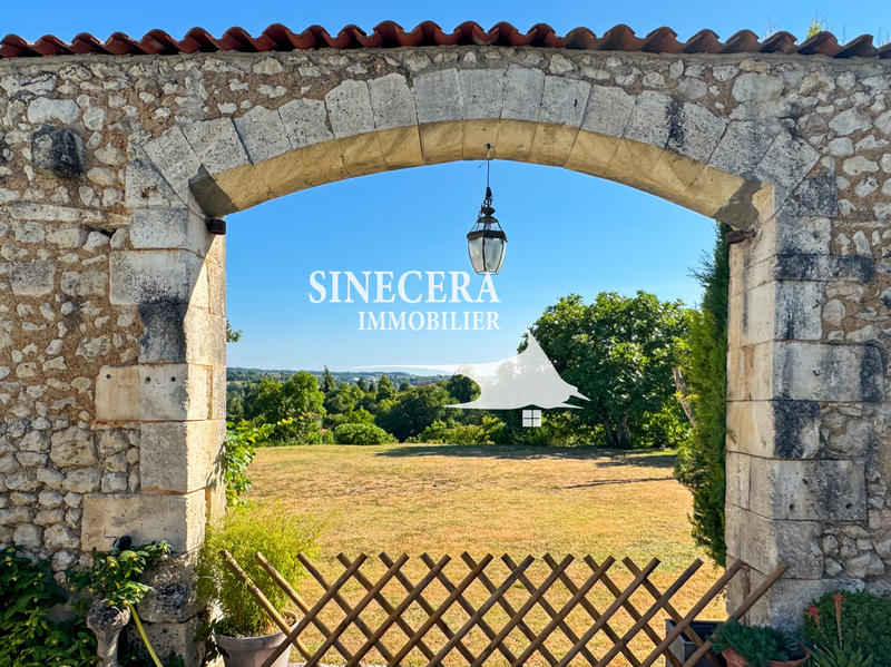 Maison - 260 m² - 9 pièces