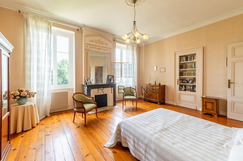 Maison - 500 m² - 10 pièces