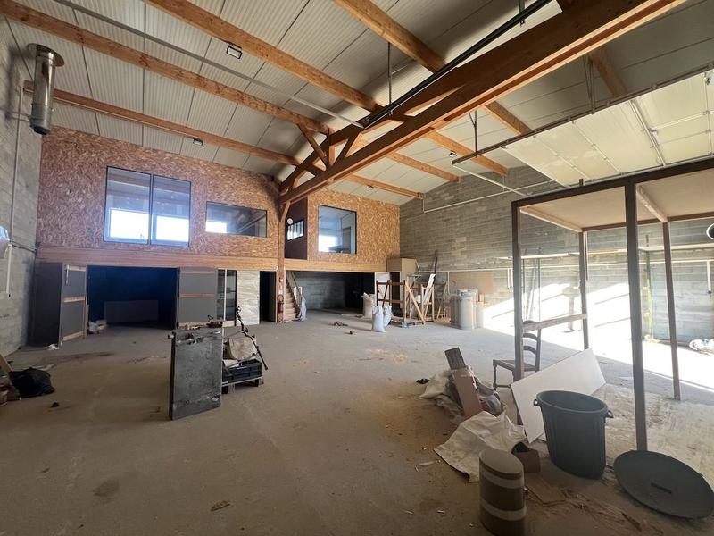Local d'activités - 220 m² - 3 pièces