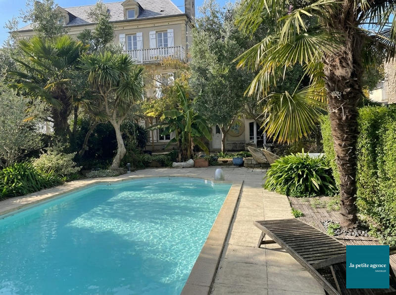 Maison - 224 m² - 8 pièces