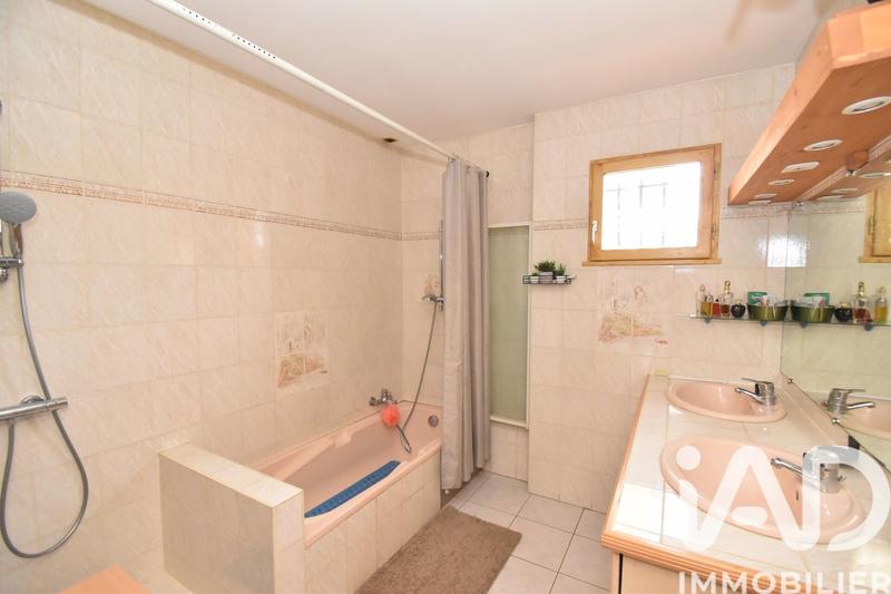 Maison - 212 m² - 8 pièces
