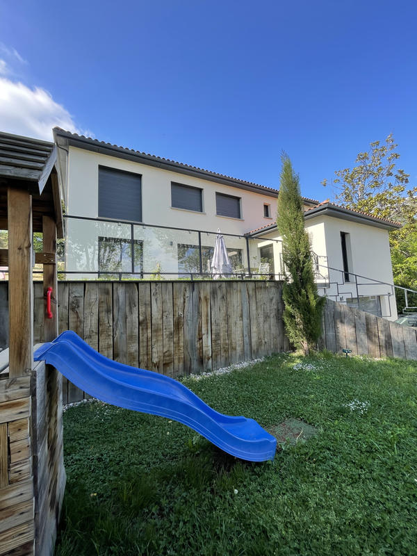 Maison - 220 m² - 6 pièces