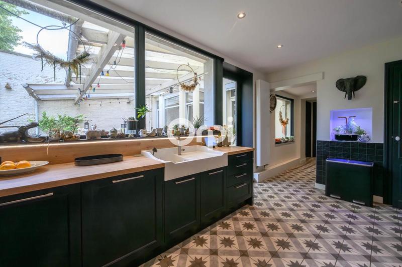 Maison de ville - 466 m² - 11 pièces