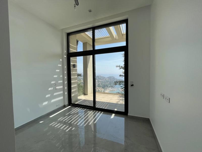 Villa - 1 475 m² - 9 pièces