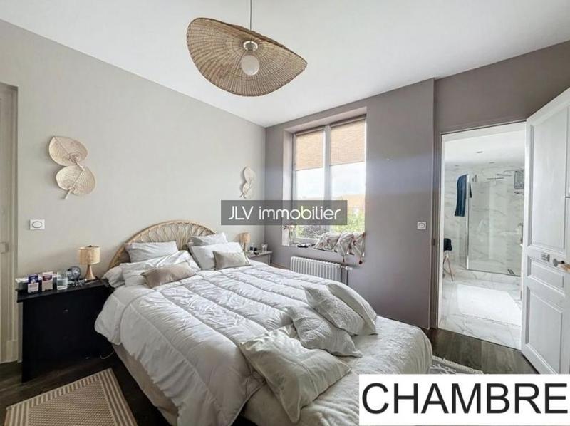 Demeure - 265 m² - 9 pièces