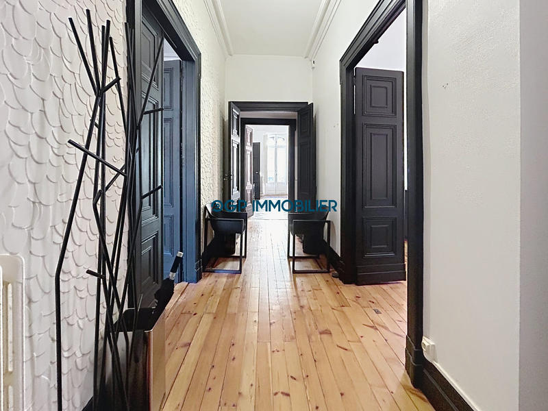 Appartement - 165 m² - 6 pièces