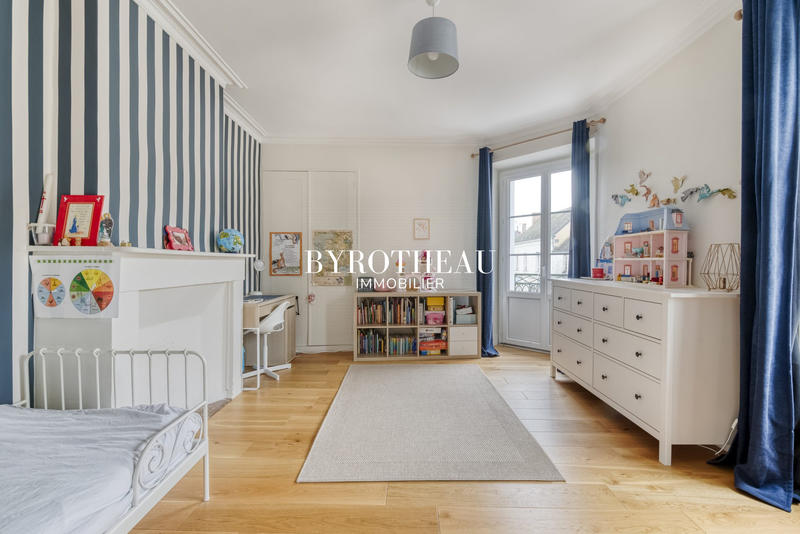 Maison - 220 m² - 8 pièces