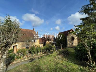 Maison - 1 875 m² - 67 pièces