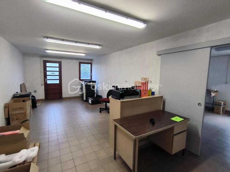 Local commercial - 161 m² - 6 pièces