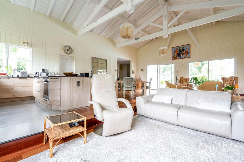 Maison - 215 m² - 9 pièces