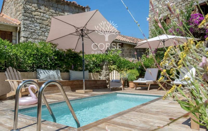 Maison de village - 302 m² - 12 pièces