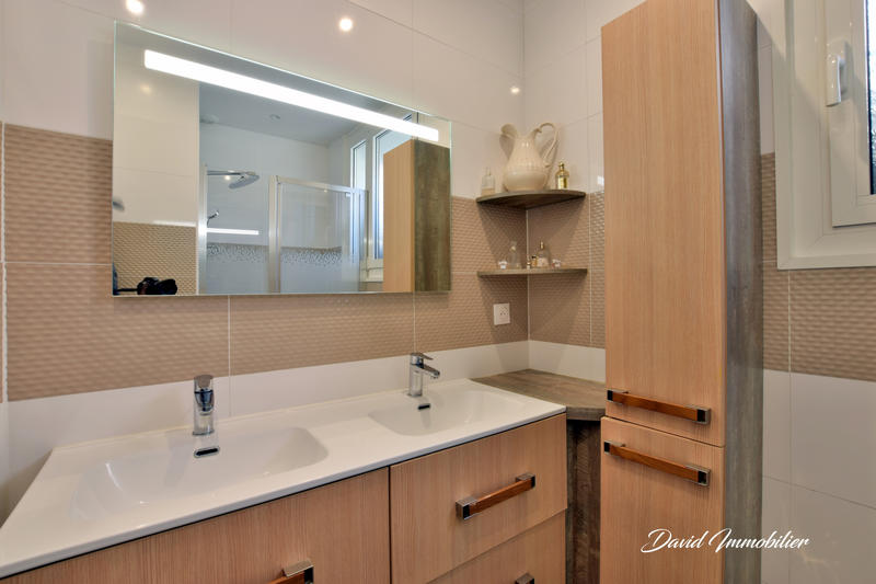 Maison - 250 m² - 10 pièces