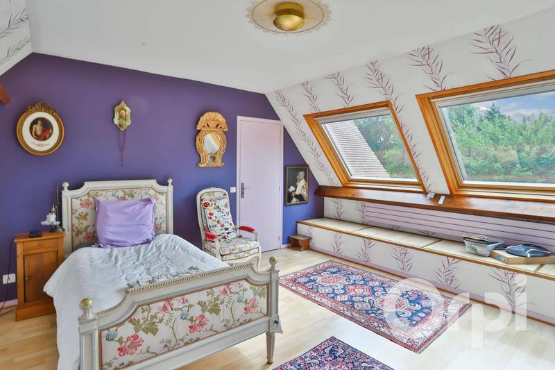 Maison - 223 m² - 7 pièces