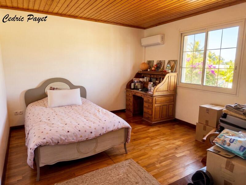 Maison - 225 m² - 7 pièces