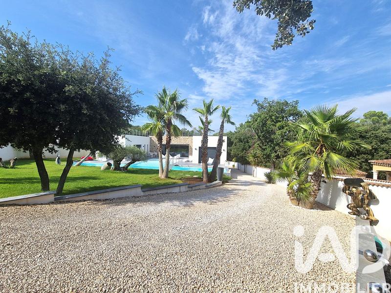 Maison - 210 m² - 4 pièces