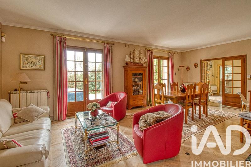 Maison - 235 m² - 10 pièces
