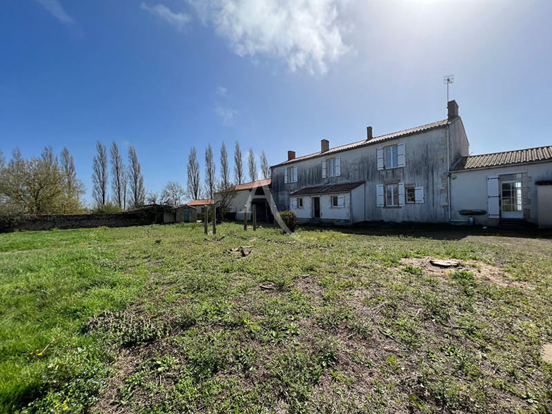 Maison - 250 m² - 9 pièces