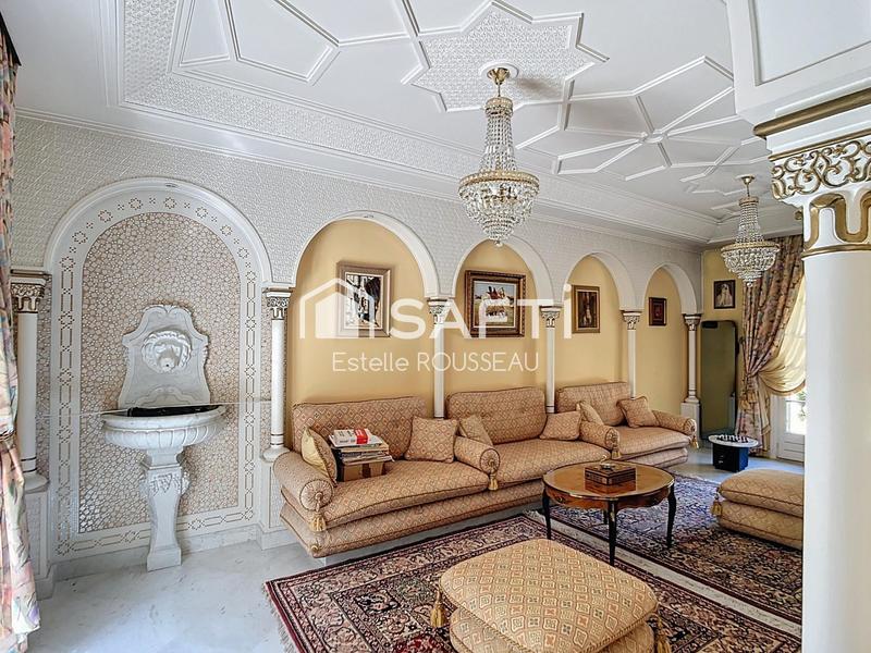 Maison - 221 m² - 7 pièces