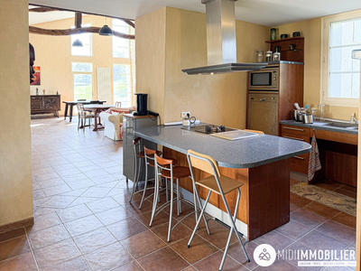 Maison - 239 m² - 7 pièces