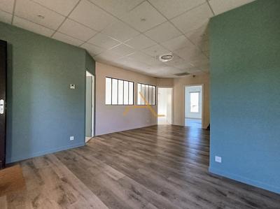 Bureau - 107 m² - 6 pièces