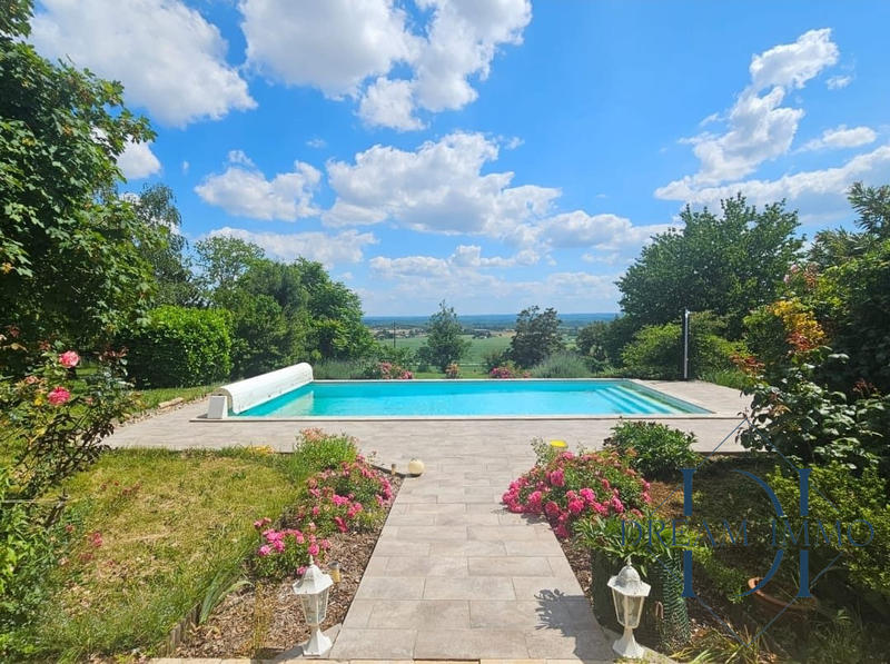 Maison - 263 m² - 7 pièces