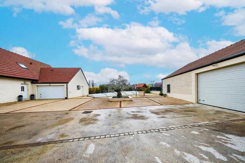 Maison - 169 m² - 8 pièces