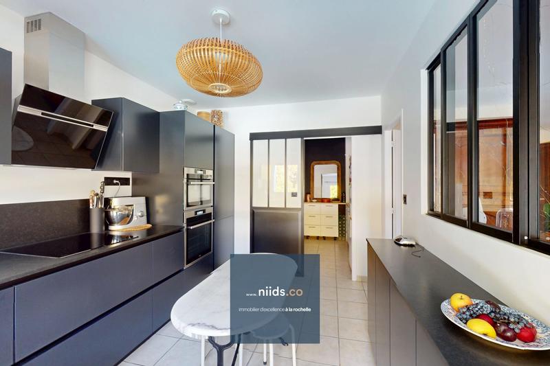 Maison - 214 m² - 7 pièces