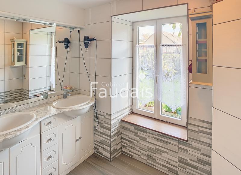 Maison - 137 m² - 7 pièces