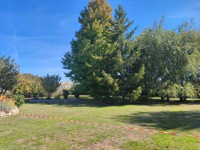 Terrain constructible - 1 400 m²