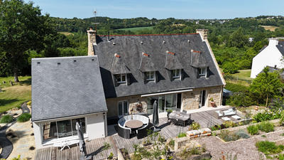 Maison - 216 m² - 8 pièces