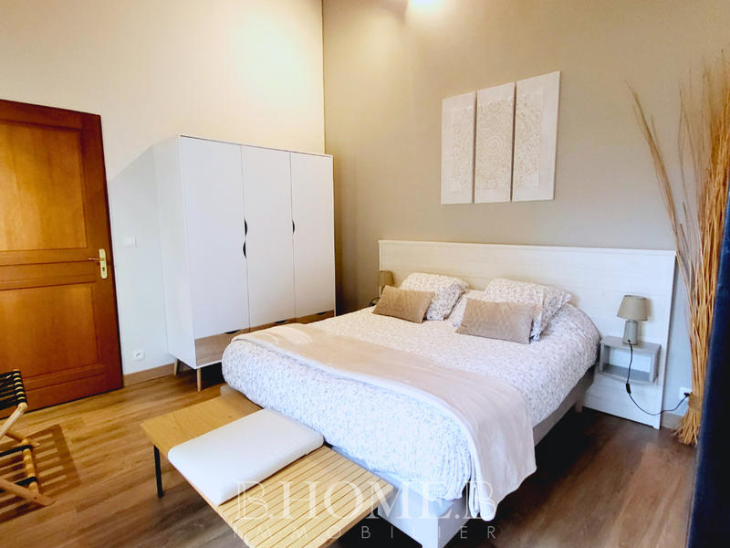 Maison - 212 m² - 10 pièces