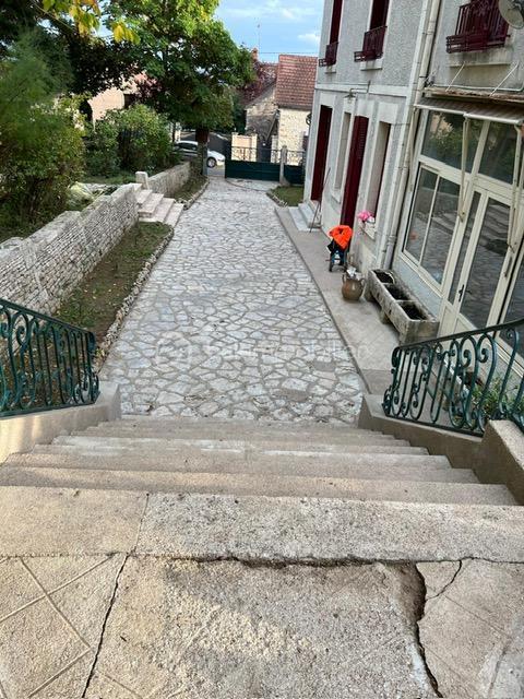 Maison - 276 m² - 8 pièces