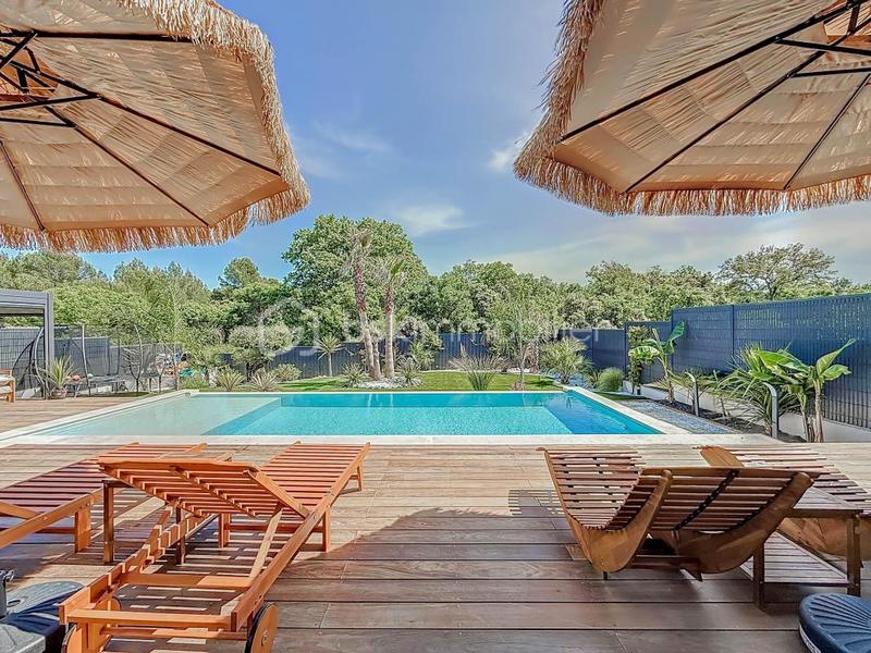 Maison - 213 m² - 6 pièces