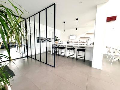 Maison - 187 m² - 9 pièces