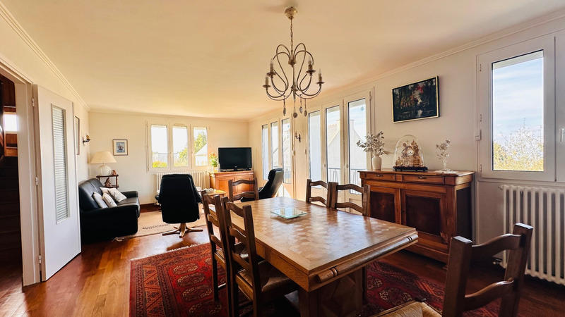 Maison - 220 m² - 11 pièces